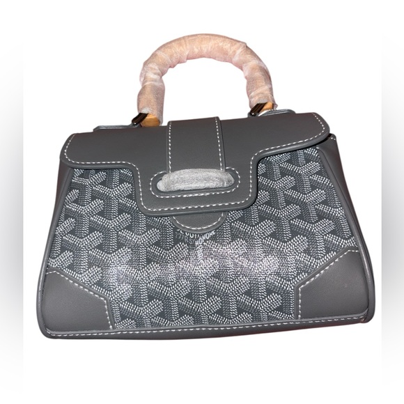 Handbags - 🔥 $150 SALE Green Designer Women's Mini Bag